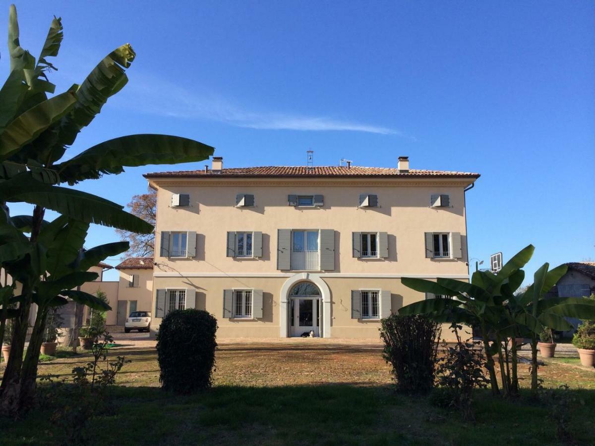 Villa Pacchioni Cavezzo Bagian luar foto