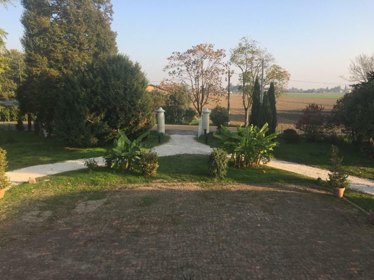 Villa Pacchioni Cavezzo Bagian luar foto